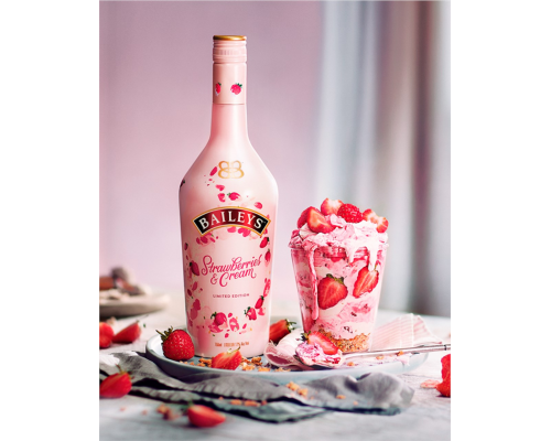 Ликер BAILEYS Strawberries эмульсионный с ароматом клубники и сливок 17%, 0.7л, Ирландия, 0.7 L