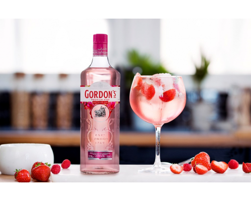 Напиток спиртной GORDON'S Pink на основе джина с ароматом ягод 37,5%, 0.7л, Великобритания, 0.7 L